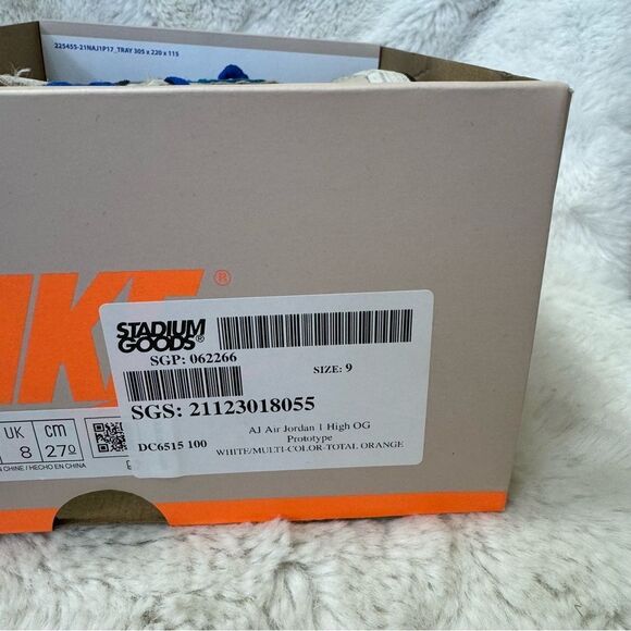 NIKE Air Jordan Men’s 1 High OG Prototype DC615-100 White Multi Color Sneakers 9 - Picture 12 of 14